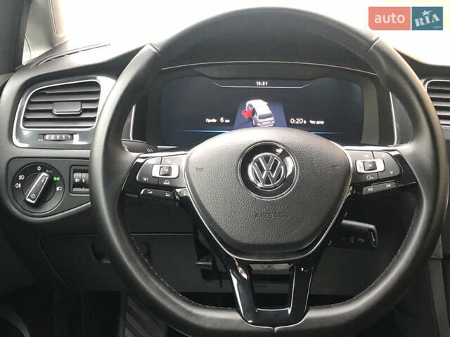 Черный Фольксваген Гольф, объемом двигателя 1.6 л и пробегом 224 тыс. км за 13650 $, фото 26 на Automoto.ua