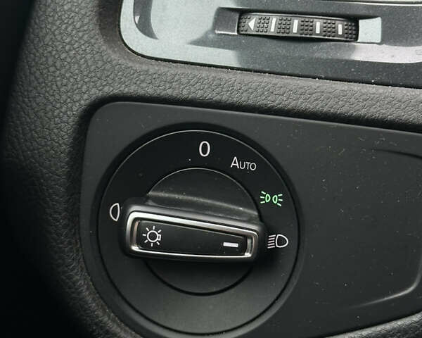 Черный Фольксваген Гольф, объемом двигателя 1.6 л и пробегом 245 тыс. км за 13200 $, фото 39 на Automoto.ua