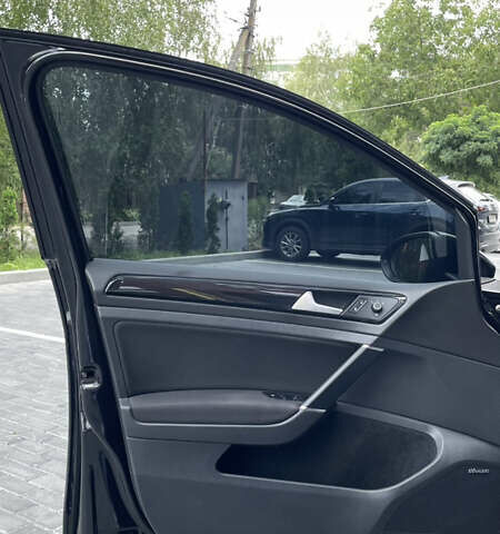 Черный Фольксваген Гольф, объемом двигателя 1.6 л и пробегом 248 тыс. км за 15800 $, фото 19 на Automoto.ua