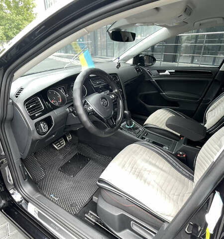 Черный Фольксваген Гольф, объемом двигателя 1.6 л и пробегом 248 тыс. км за 15800 $, фото 15 на Automoto.ua