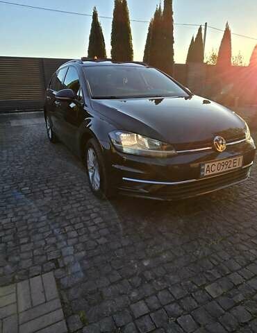 Черный Фольксваген Гольф, объемом двигателя 1.6 л и пробегом 251 тыс. км за 13500 $, фото 1 на Automoto.ua