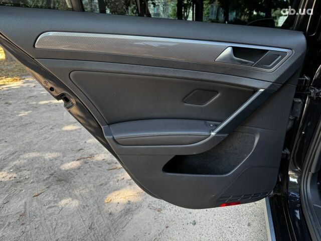 Черный Фольксваген Гольф, объемом двигателя 1.8 л и пробегом 142 тыс. км за 15690 $, фото 22 на Automoto.ua