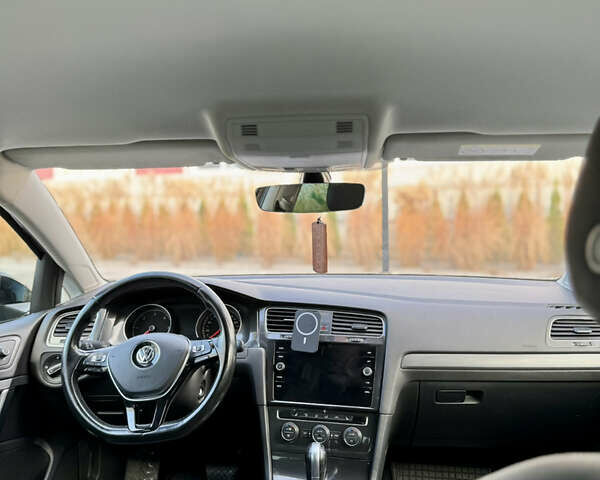 Черный Фольксваген Гольф, объемом двигателя 1.6 л и пробегом 245 тыс. км за 13500 $, фото 10 на Automoto.ua