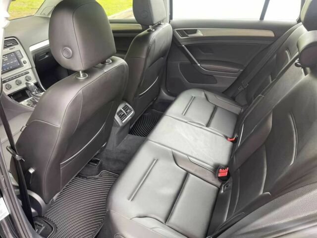 Черный Фольксваген Гольф, объемом двигателя 1.8 л и пробегом 66 тыс. км за 2700 $, фото 13 на Automoto.ua