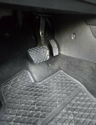 Черный Фольксваген Гольф, объемом двигателя 1.6 л и пробегом 251 тыс. км за 13500 $, фото 12 на Automoto.ua