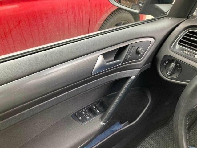 Черный Фольксваген Гольф, объемом двигателя 1.6 л и пробегом 192 тыс. км за 12000 $, фото 11 на Automoto.ua