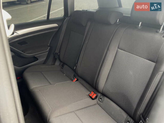 Черный Фольксваген Гольф, объемом двигателя 1.6 л и пробегом 206 тыс. км за 14200 $, фото 32 на Automoto.ua