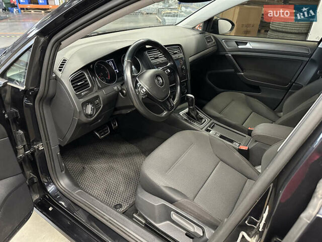 Черный Фольксваген Гольф, объемом двигателя 1.6 л и пробегом 262 тыс. км за 11390 $, фото 9 на Automoto.ua