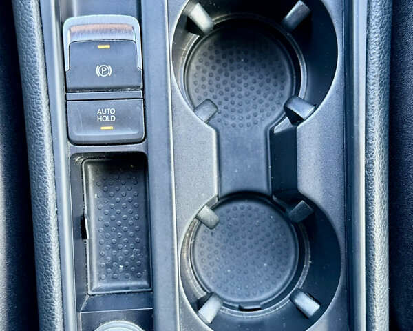 Черный Фольксваген Гольф, объемом двигателя 1.6 л и пробегом 245 тыс. км за 13500 $, фото 50 на Automoto.ua