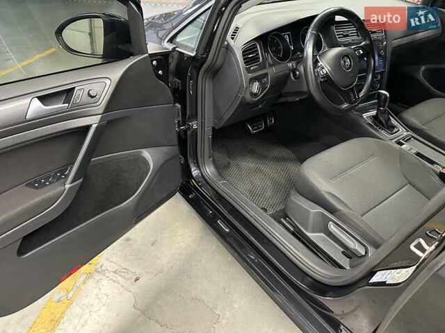 Черный Фольксваген Гольф, объемом двигателя 1.6 л и пробегом 262 тыс. км за 11390 $, фото 8 на Automoto.ua