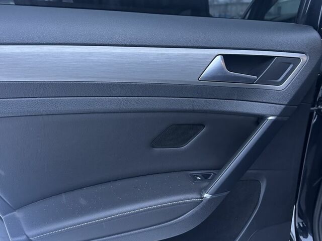 Чорний Фольксваген Гольф, об'ємом двигуна 1.6 л та пробігом 235 тис. км за 10800 $, фото 18 на Automoto.ua