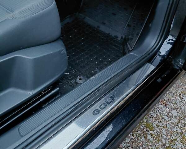 Черный Фольксваген Гольф, объемом двигателя 1.6 л и пробегом 281 тыс. км за 11999 $, фото 37 на Automoto.ua