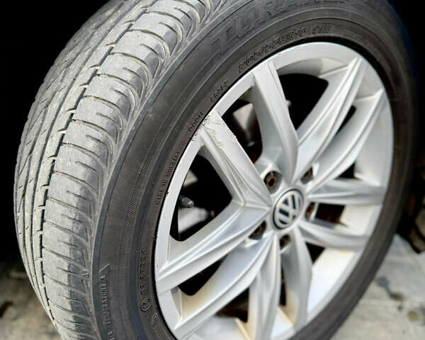 Черный Фольксваген Гольф, объемом двигателя 1.6 л и пробегом 245 тыс. км за 13500 $, фото 33 на Automoto.ua