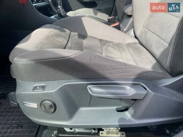 Черный Фольксваген Гольф, объемом двигателя 2 л и пробегом 205 тыс. км за 16500 $, фото 7 на Automoto.ua