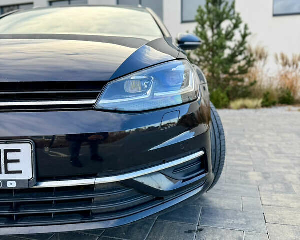 Черный Фольксваген Гольф, объемом двигателя 1.6 л и пробегом 245 тыс. км за 13500 $, фото 4 на Automoto.ua