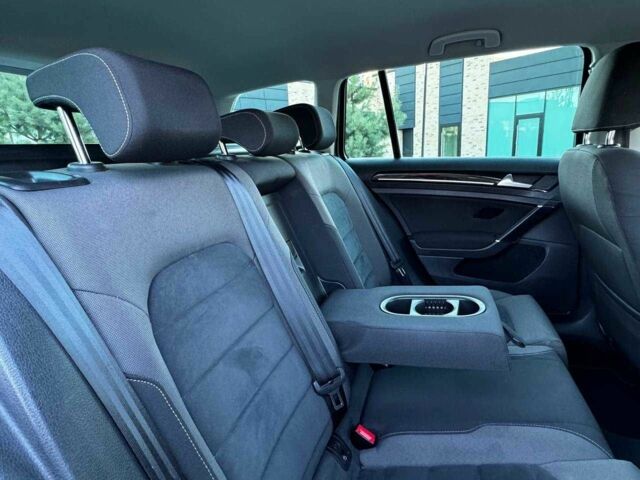 Чорний Фольксваген Гольф, об'ємом двигуна 1.6 л та пробігом 290 тис. км за 12000 $, фото 7 на Automoto.ua