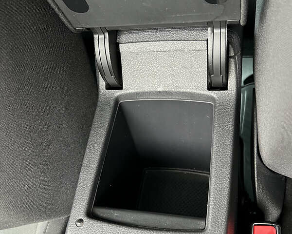 Черный Фольксваген Гольф, объемом двигателя 1.97 л и пробегом 244 тыс. км за 14700 $, фото 25 на Automoto.ua