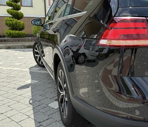 Черный Фольксваген Гольф, объемом двигателя 2 л и пробегом 198 тыс. км за 16950 $, фото 6 на Automoto.ua