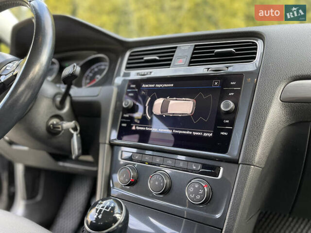 Чорний Фольксваген Гольф, об'ємом двигуна 1.6 л та пробігом 266 тис. км за 12000 $, фото 17 на Automoto.ua