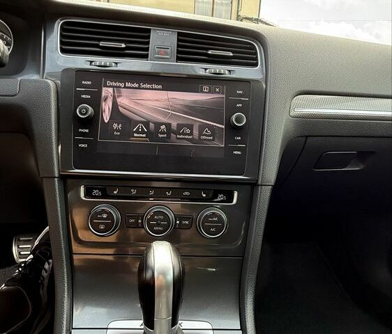 Черный Фольксваген Гольф, объемом двигателя 2 л и пробегом 198 тыс. км за 16950 $, фото 14 на Automoto.ua