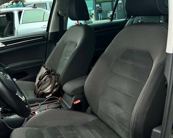 Черный Фольксваген Гольф, объемом двигателя 1.97 л и пробегом 272 тыс. км за 14800 $, фото 11 на Automoto.ua