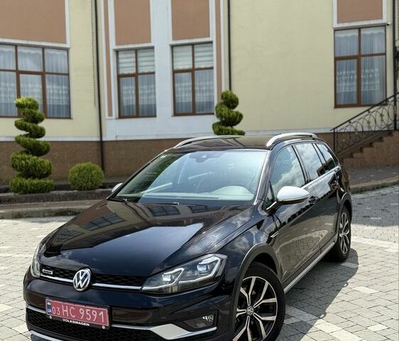 Черный Фольксваген Гольф, объемом двигателя 2 л и пробегом 198 тыс. км за 16950 $, фото 2 на Automoto.ua
