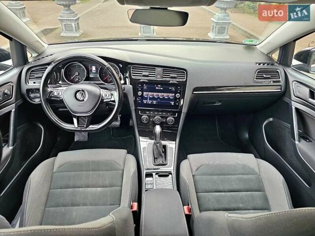 Черный Фольксваген Гольф, объемом двигателя 1.97 л и пробегом 235 тыс. км за 15950 $, фото 11 на Automoto.ua