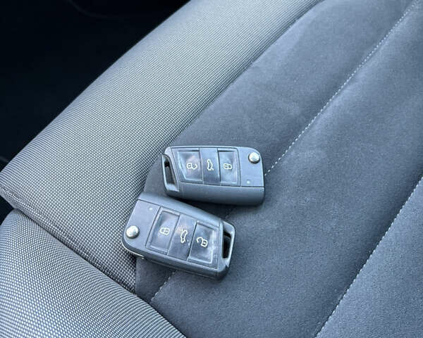 Фольксваген Гольф 2018 в Виннице на Automoto.ua Черный Фольксваген Гольф, объемом двигателя 1.6 л и пробегом 211 тыс. км за 12700 $, фото 60 на Automoto.ua