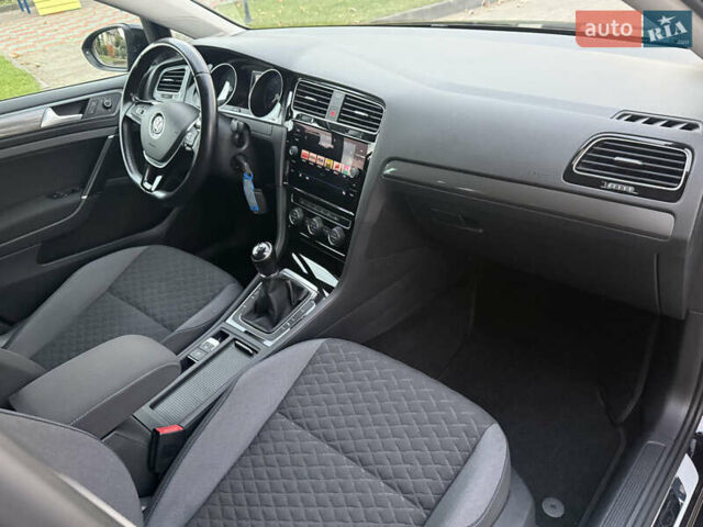 Черный Фольксваген Гольф, объемом двигателя 1.6 л и пробегом 210 тыс. км за 13650 $, фото 34 на Automoto.ua