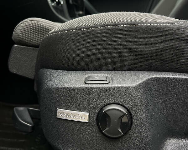 Черный Фольксваген Гольф, объемом двигателя 1.97 л и пробегом 244 тыс. км за 14700 $, фото 10 на Automoto.ua