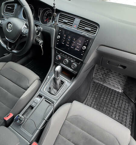 Черный Фольксваген Гольф, объемом двигателя 1.97 л и пробегом 295 тыс. км за 13500 $, фото 51 на Automoto.ua