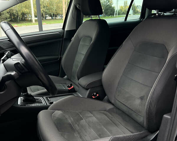 Черный Фольксваген Гольф, объемом двигателя 1.97 л и пробегом 244 тыс. км за 14700 $, фото 9 на Automoto.ua