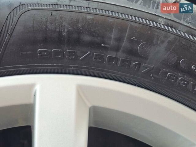 Черный Фольксваген Гольф, объемом двигателя 1.97 л и пробегом 235 тыс. км за 15950 $, фото 31 на Automoto.ua