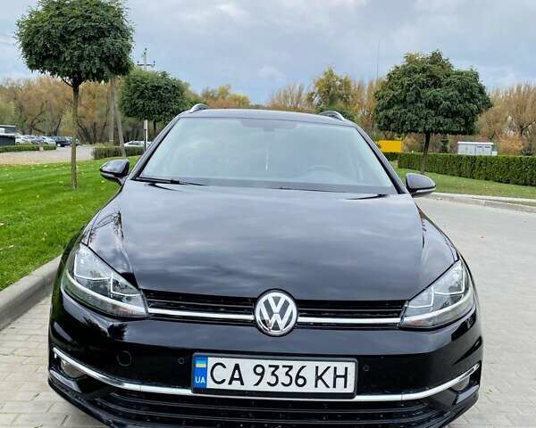 Черный Фольксваген Гольф, объемом двигателя 1.6 л и пробегом 253 тыс. км за 13750 $, фото 4 на Automoto.ua