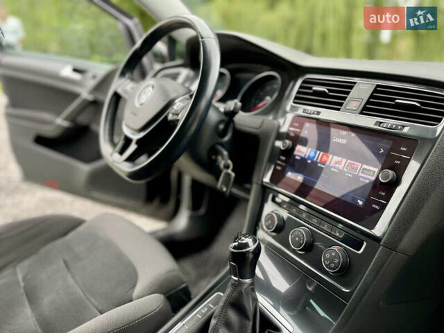 Чорний Фольксваген Гольф, об'ємом двигуна 1.6 л та пробігом 258 тис. км за 12599 $, фото 22 на Automoto.ua