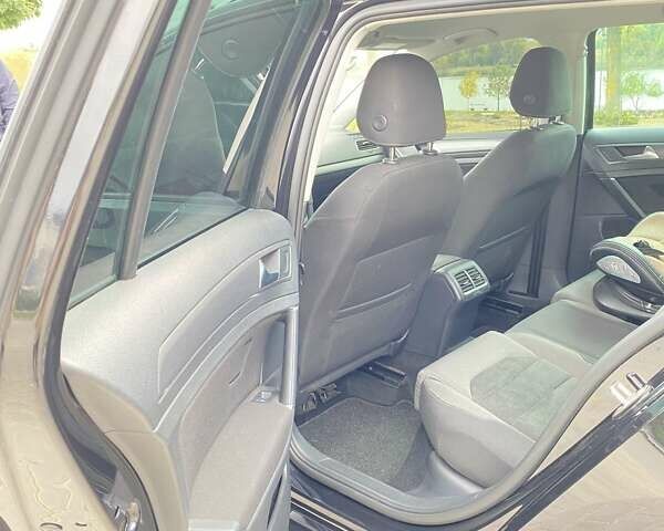 Черный Фольксваген Гольф, объемом двигателя 1.6 л и пробегом 253 тыс. км за 13750 $, фото 14 на Automoto.ua