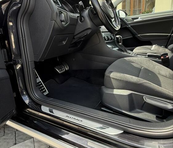 Черный Фольксваген Гольф, объемом двигателя 2 л и пробегом 198 тыс. км за 16950 $, фото 15 на Automoto.ua