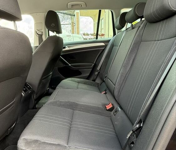 Черный Фольксваген Гольф, объемом двигателя 2 л и пробегом 198 тыс. км за 16950 $, фото 23 на Automoto.ua