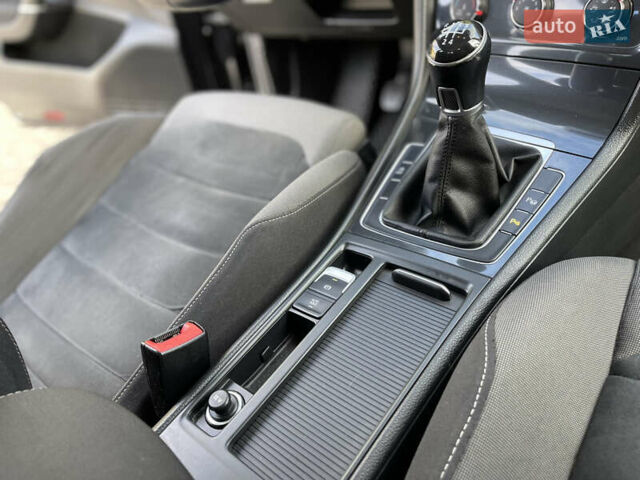 Чорний Фольксваген Гольф, об'ємом двигуна 1.6 л та пробігом 266 тис. км за 12000 $, фото 18 на Automoto.ua