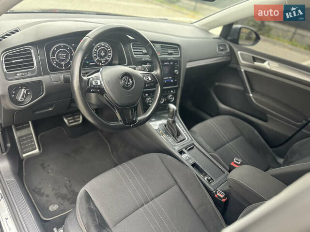 Черный Фольксваген Гольф, объемом двигателя 2 л и пробегом 270 тыс. км за 18500 $, фото 29 на Automoto.ua