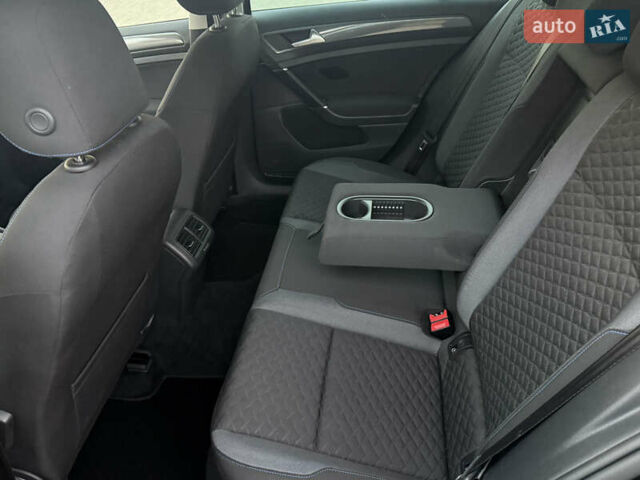 Черный Фольксваген Гольф, объемом двигателя 1.6 л и пробегом 210 тыс. км за 13650 $, фото 29 на Automoto.ua