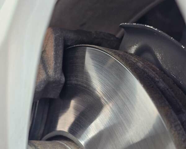 Черный Фольксваген Гольф, объемом двигателя 1.97 л и пробегом 235 тыс. км за 15950 $, фото 28 на Automoto.ua