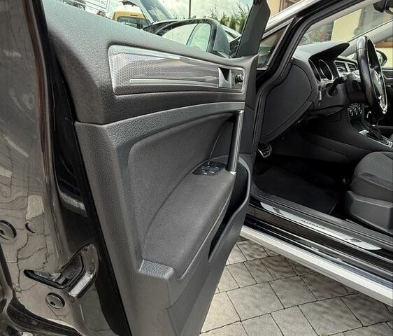 Черный Фольксваген Гольф, объемом двигателя 2 л и пробегом 198 тыс. км за 16950 $, фото 18 на Automoto.ua