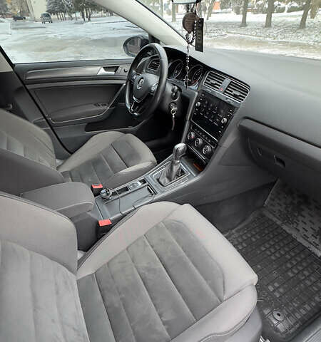 Черный Фольксваген Гольф, объемом двигателя 1.97 л и пробегом 295 тыс. км за 13500 $, фото 50 на Automoto.ua