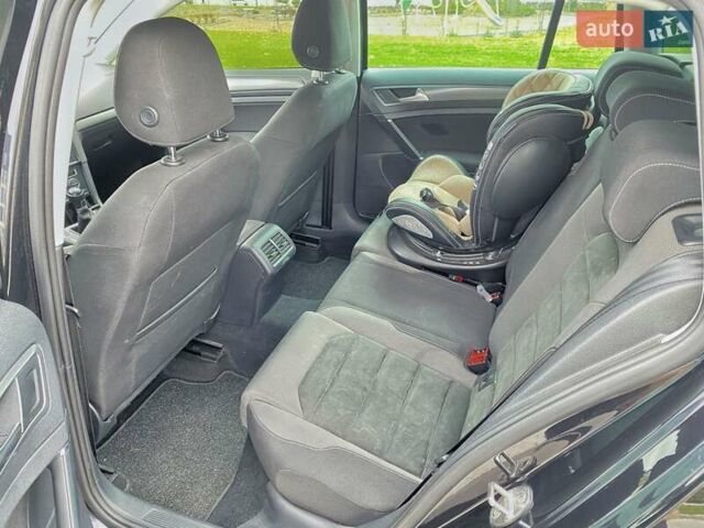 Черный Фольксваген Гольф, объемом двигателя 1.6 л и пробегом 253 тыс. км за 13750 $, фото 12 на Automoto.ua