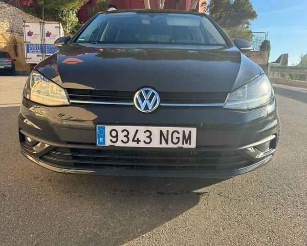 Черный Фольксваген Гольф, объемом двигателя 1.6 л и пробегом 175 тыс. км за 11814 $, фото 6 на Automoto.ua