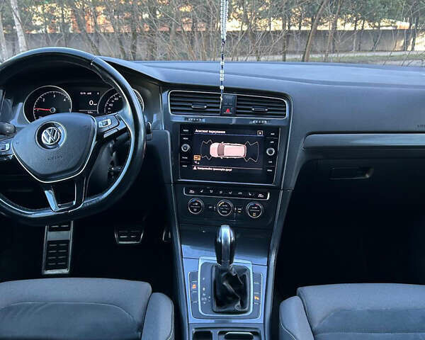 Черный Фольксваген Гольф, объемом двигателя 1.6 л и пробегом 225 тыс. км за 14299 $, фото 8 на Automoto.ua