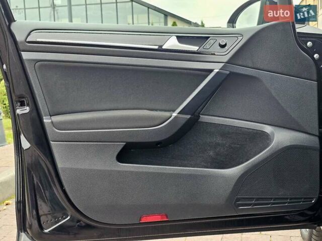 Черный Фольксваген Гольф, объемом двигателя 1.97 л и пробегом 235 тыс. км за 15950 $, фото 104 на Automoto.ua