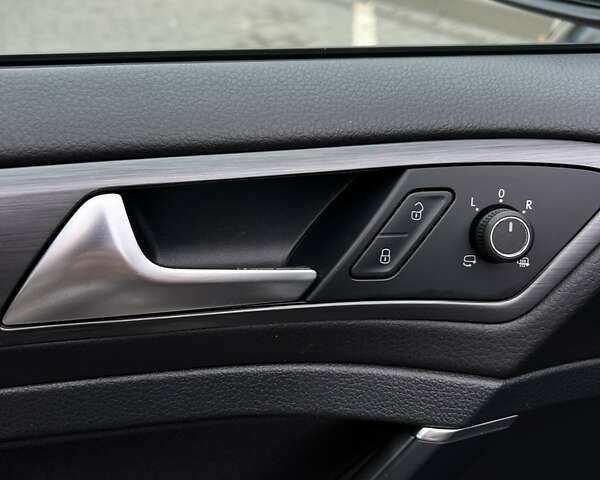 Черный Фольксваген Гольф, объемом двигателя 1.97 л и пробегом 244 тыс. км за 14700 $, фото 13 на Automoto.ua