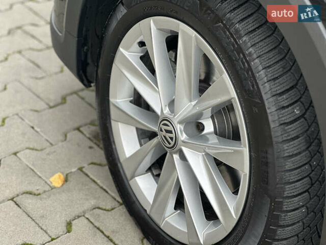 Черный Фольксваген Гольф, объемом двигателя 2 л и пробегом 270 тыс. км за 18500 $, фото 12 на Automoto.ua